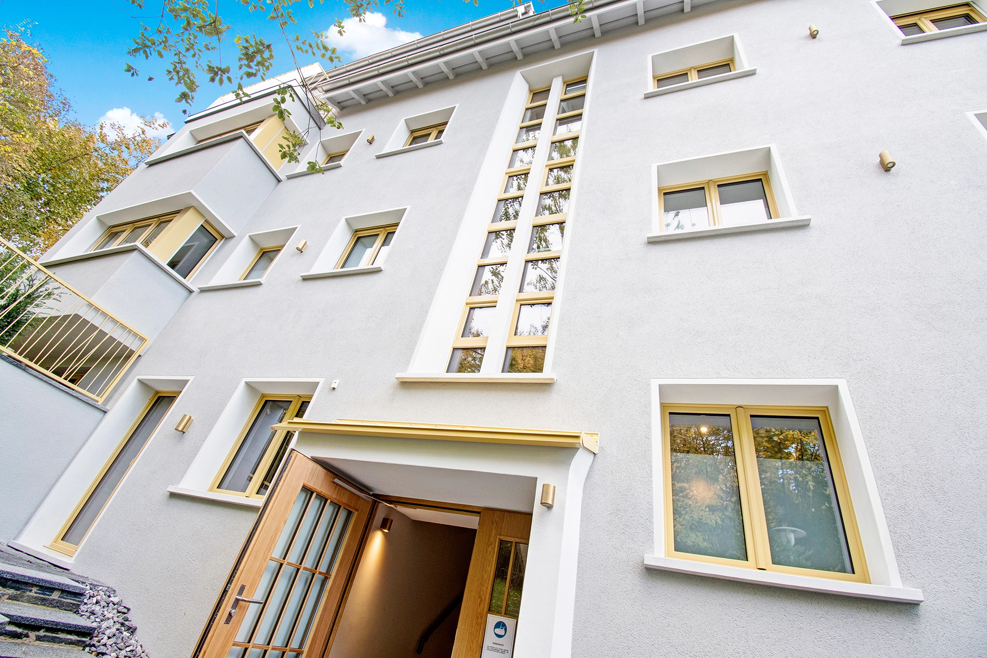 Aussenfassade, First Apartment